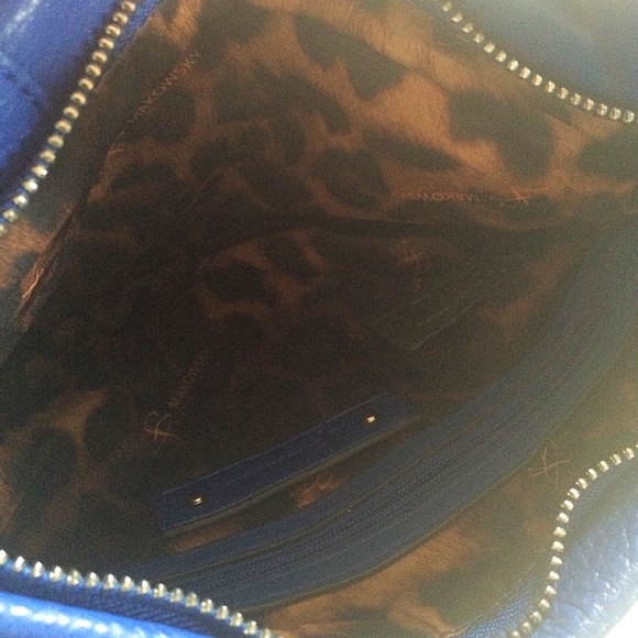 🍀 Like New 😍 Leather B. Markowsky Cross Body! - Picture 3 of 3