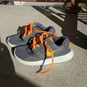 boys nikes