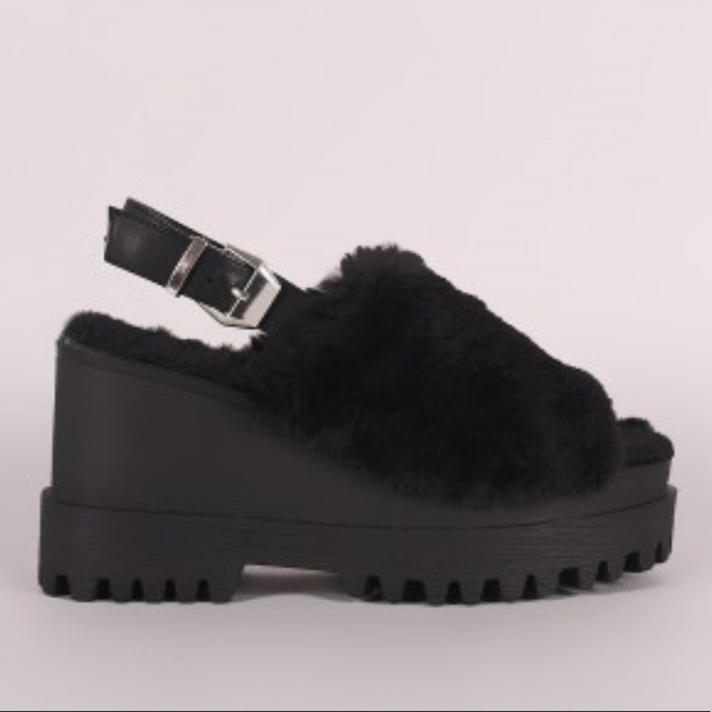SOLD 🤩 Wild Diva Furry Black Sling Back wedge