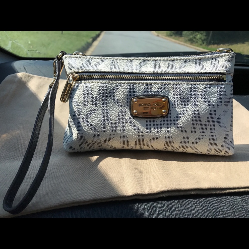 *SOLD*Michael Kors Wristlet