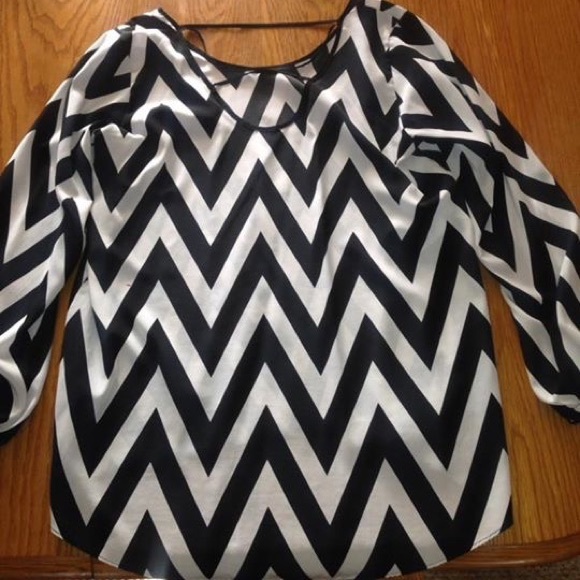 Maurice's top - Picture 2 of 2