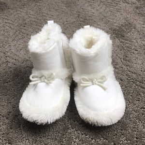 Koala baby 6-12 months faux fur lined crib shoes