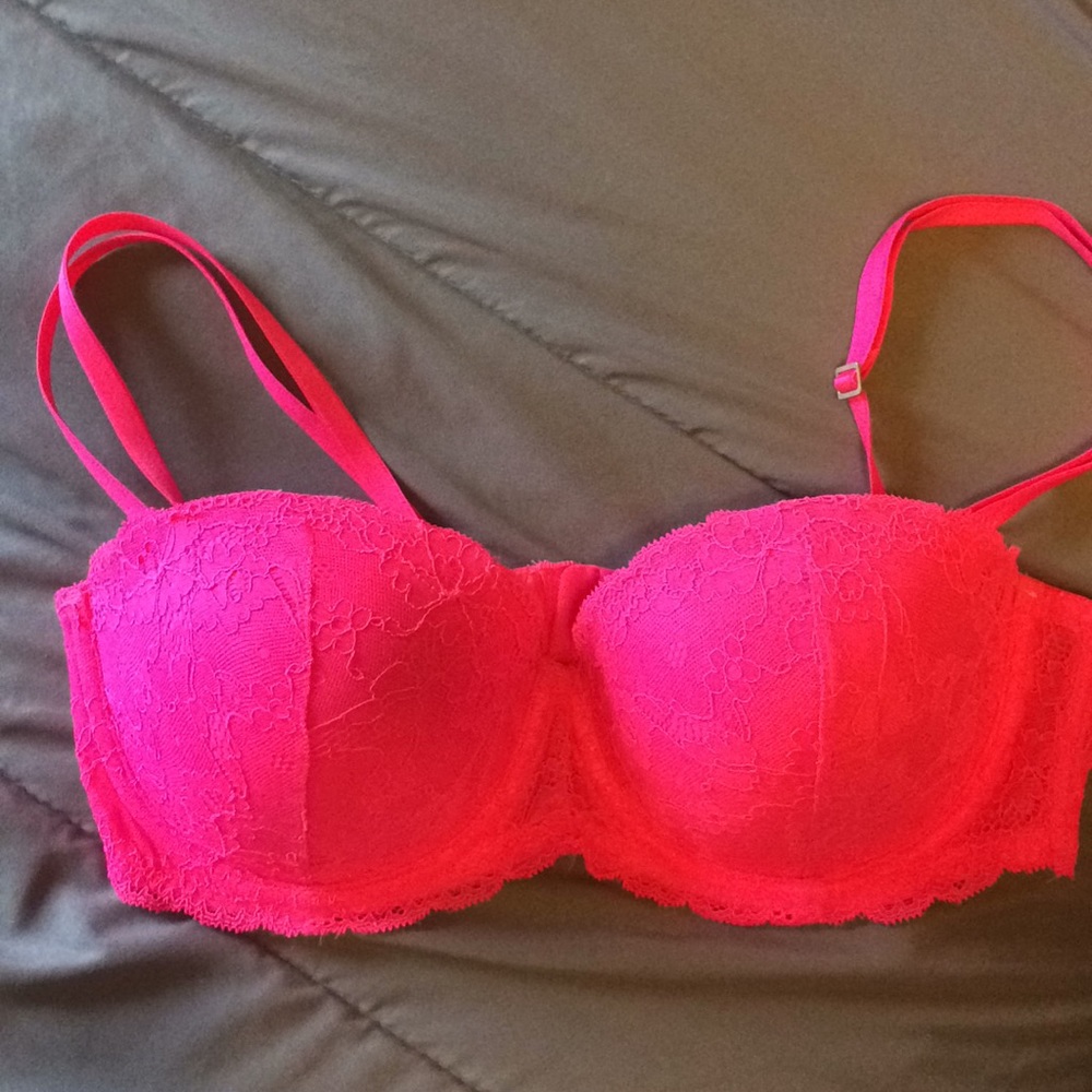 Pink Victoria’s Secret bra SOLD