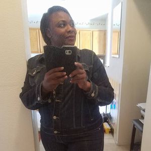 Meet your Posher, Aisha