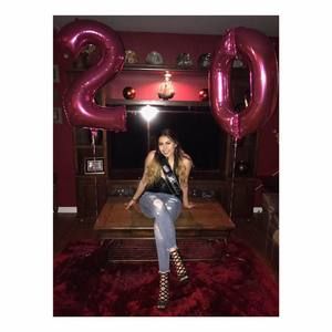 Meet your Posher, Stefany