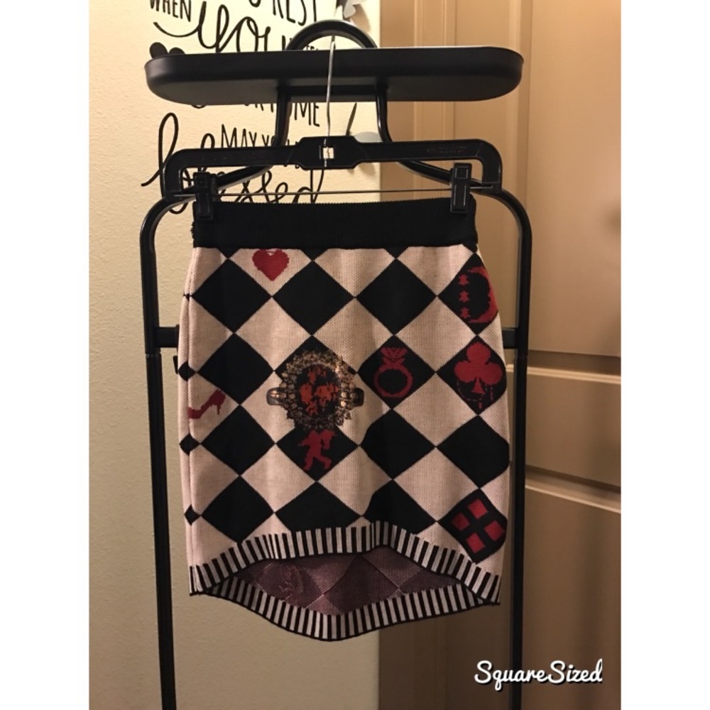 Platted Cards Skirt