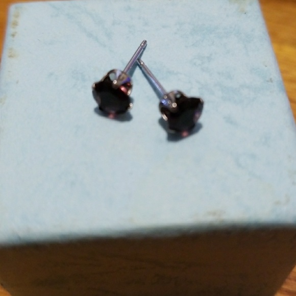 Amethyst stud earrings set in 18 kt white gold - Picture 3 of 3