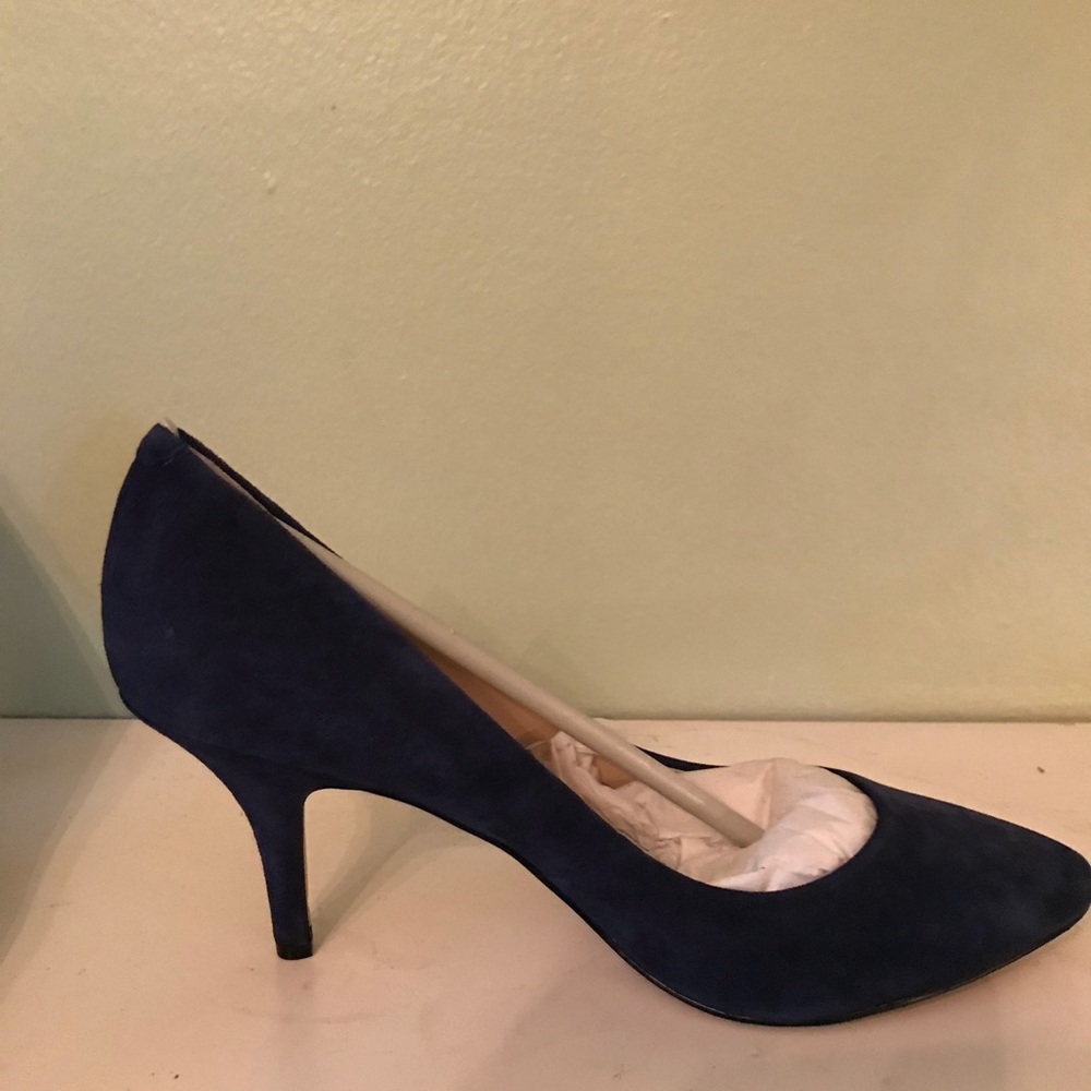 Dark blues suede pumps / Never worn