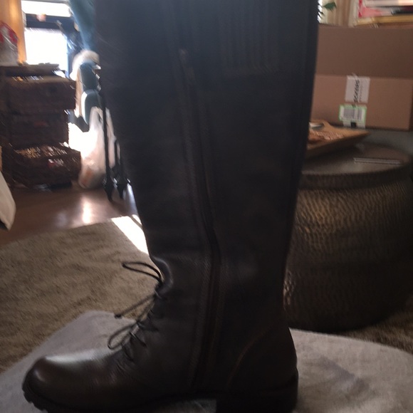 Boot - Picture 2 of 2