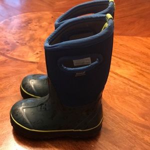 Boys size 10 Bogs