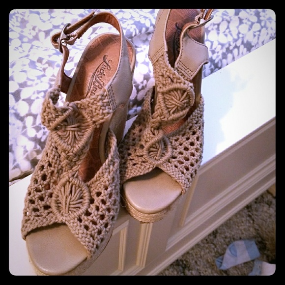 Lucky Brand Shoes - Size 6 olive/tan Lucky Brand wedges