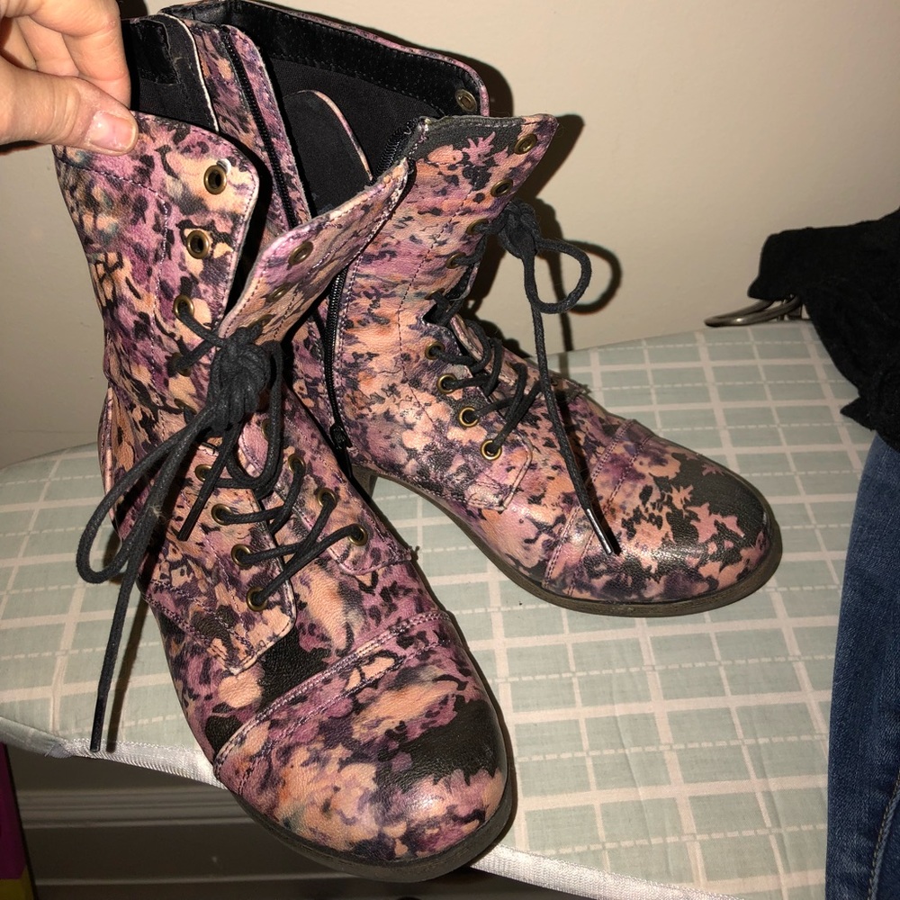 Size 9 flowered combat boots!