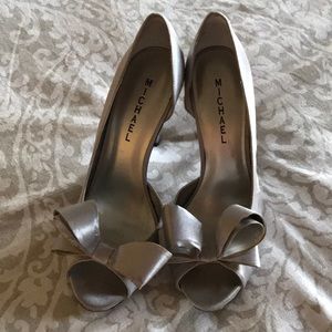 Silver pumps