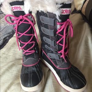 Totes waterproof winter boots. Girls Size 13