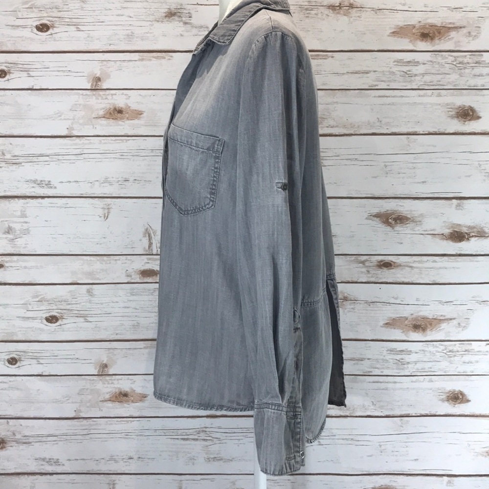 Cloth & Stone Grey Split Tail Chambray Button Down - Picture 3 of 8
