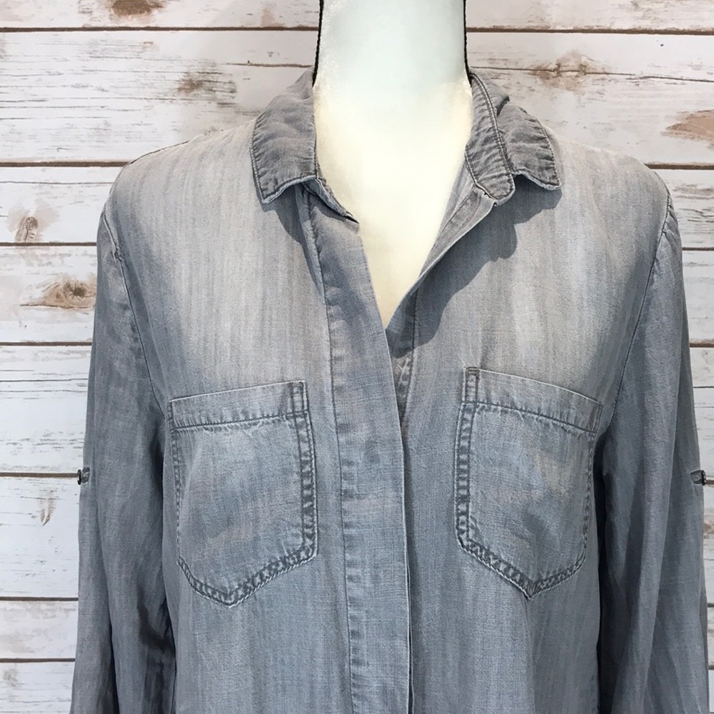 Cloth & Stone Grey Split Tail Chambray Button Down - Picture 2 of 8