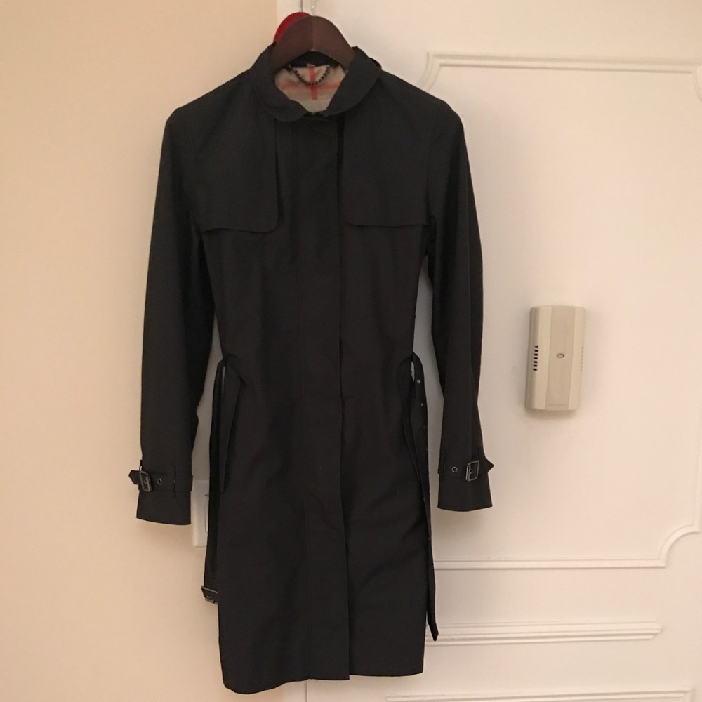 Burberry raincoat trench in excellent condition.