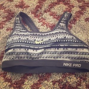 Nike pro sports bra size L