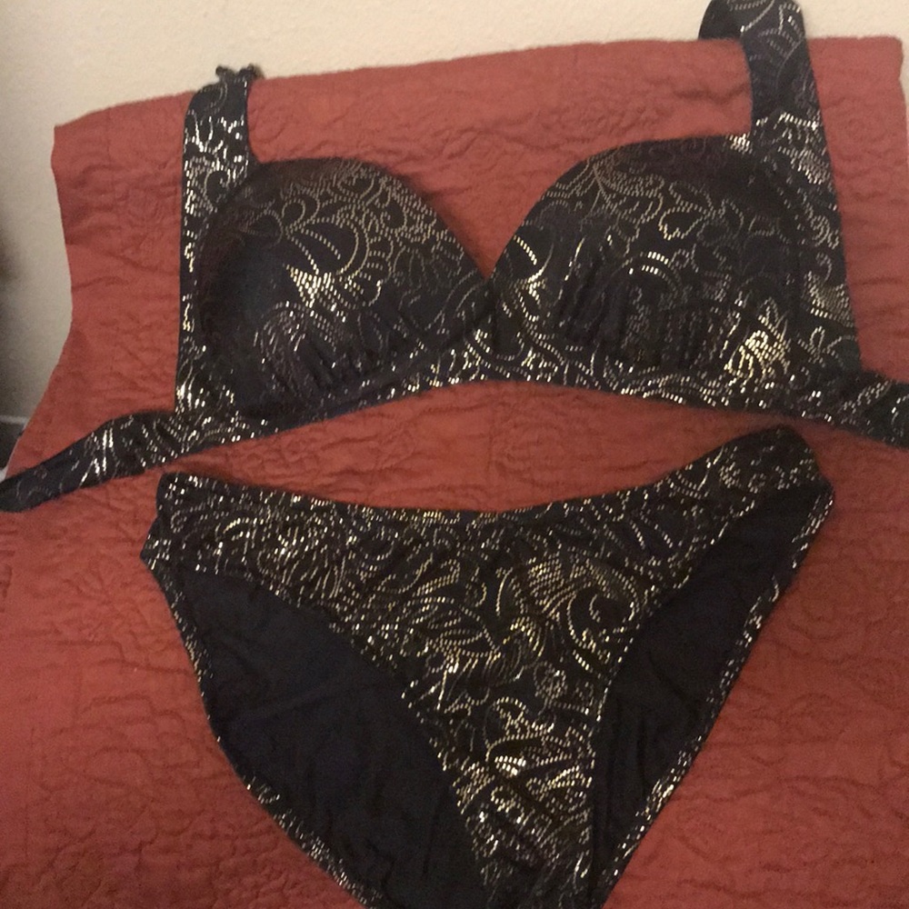 Venus bikini, top size DD, bottom size 8, NWOT
