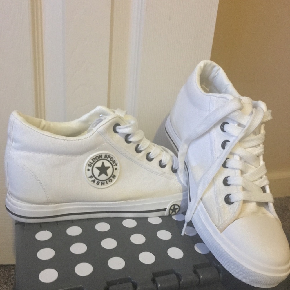 Wedged sneakers size 7.5