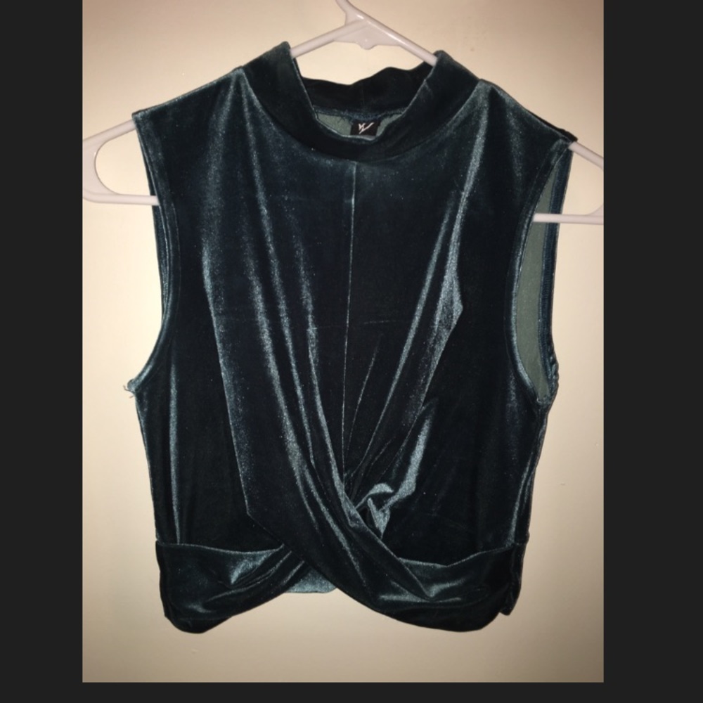 Crop velvet top