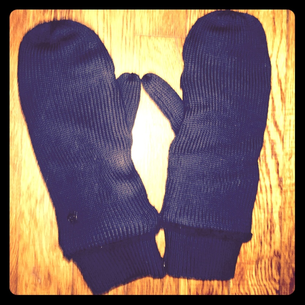 NWOT lululemon mittens