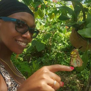 Meet your Posher, Ebony