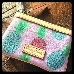 Dooney & Bourke wristlet purse- Brand new!!! 🍍🍍