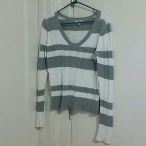 Gray/white v neck sweater