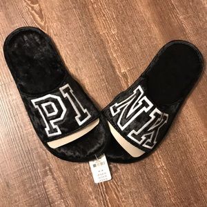 NWT velvet slippers