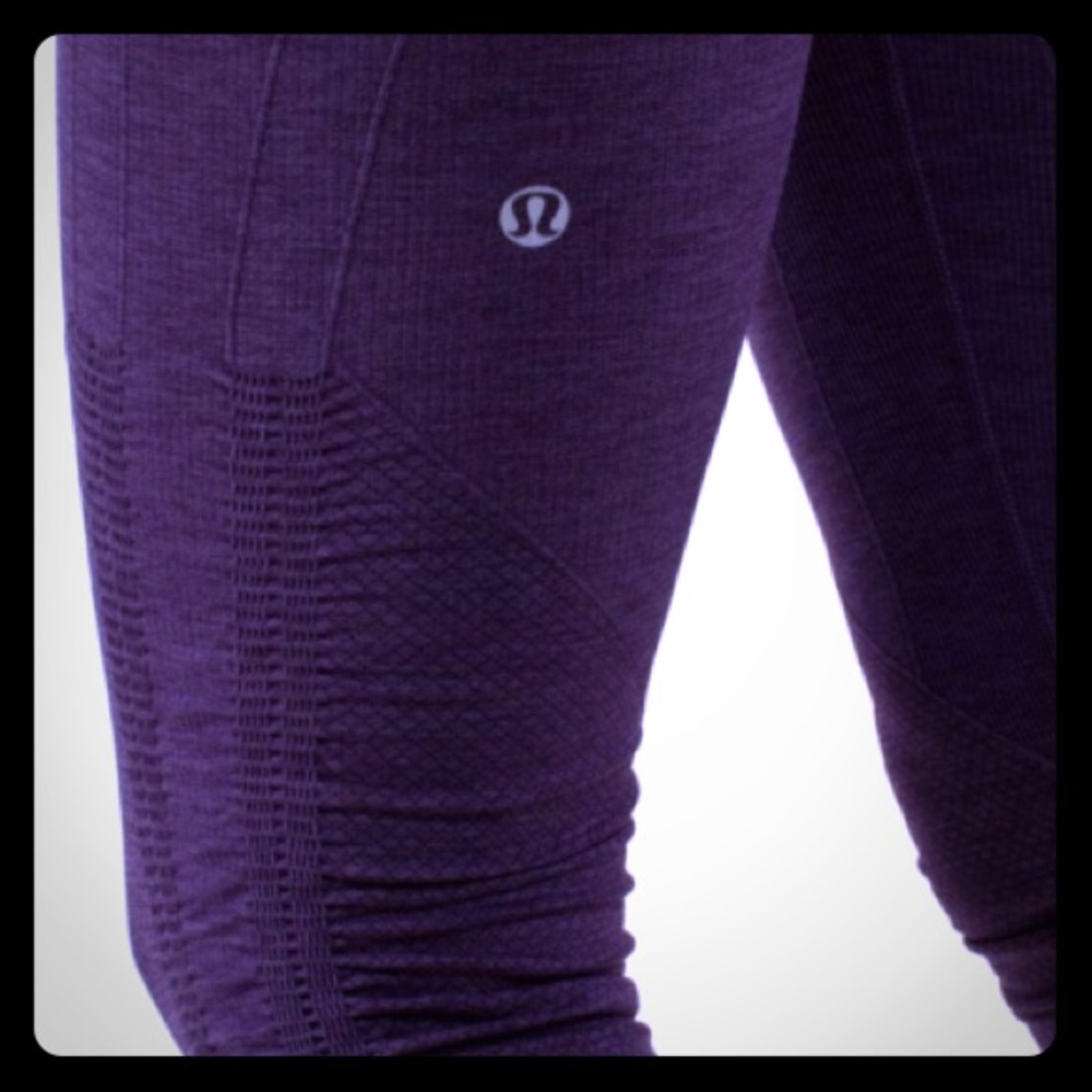 Lululemon flow and go crop.