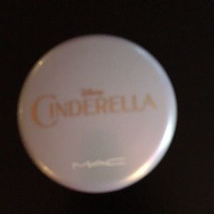 Mac Cinderella Iridescent powder limited edition
