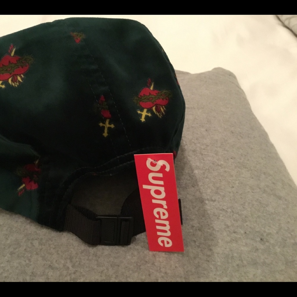 SUPREME - Picture 2 of 3