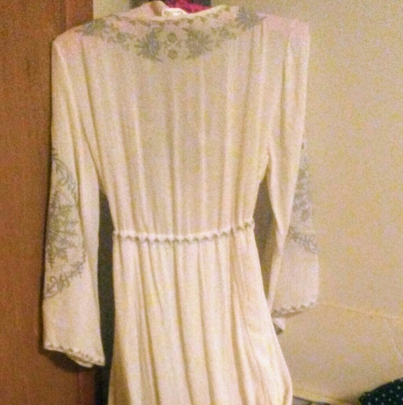 Yuriceli Co. Boho embroidered hi-lo dress - Picture 4 of 6