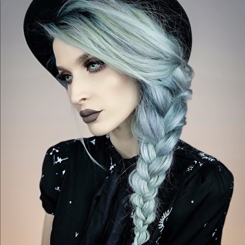 Meet your Posher, Jade