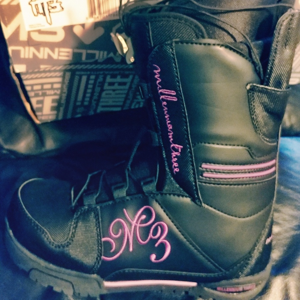 M3 Brand New Snowboard boots 7.5/8 Speed Lacing