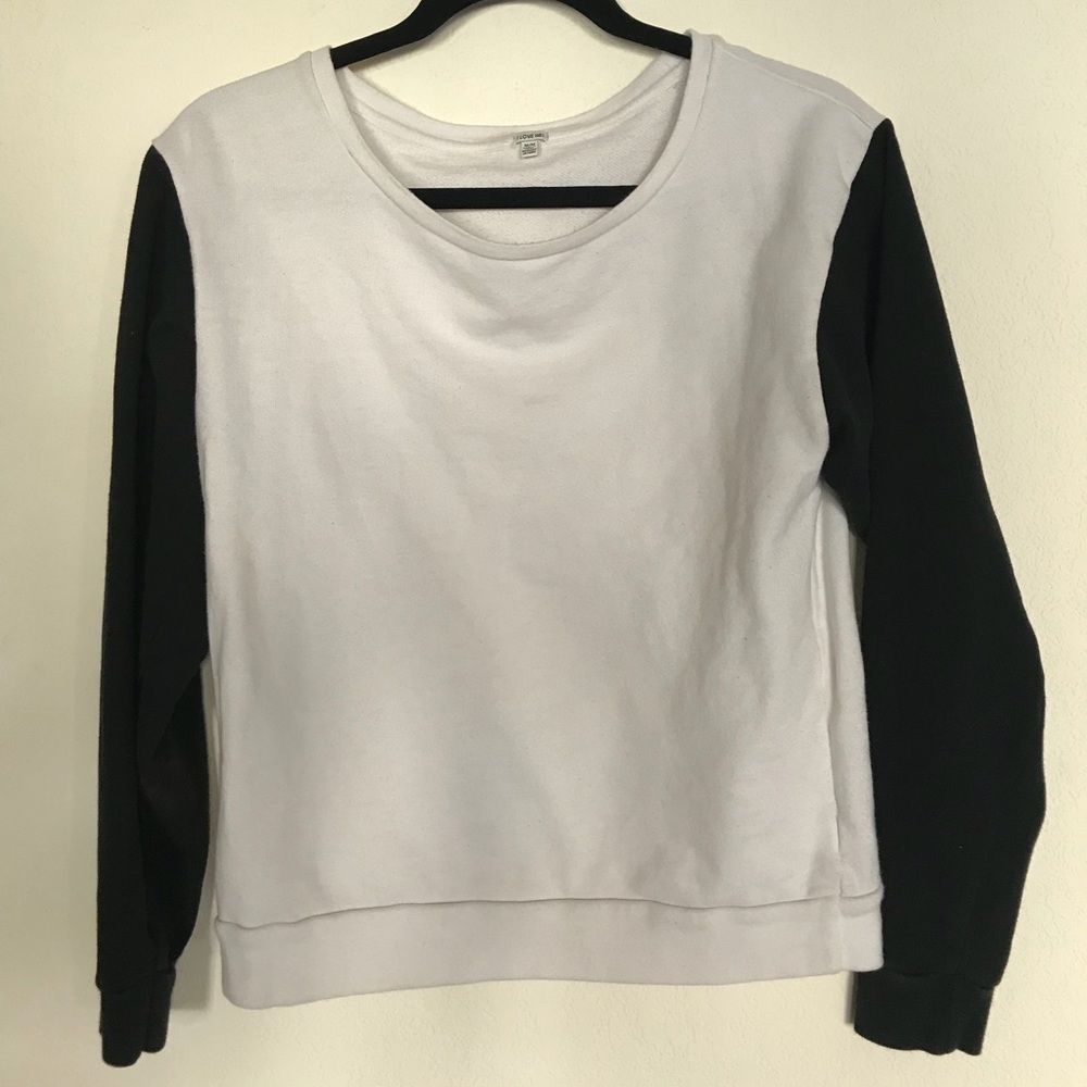Forever 21 black and white crew sweater