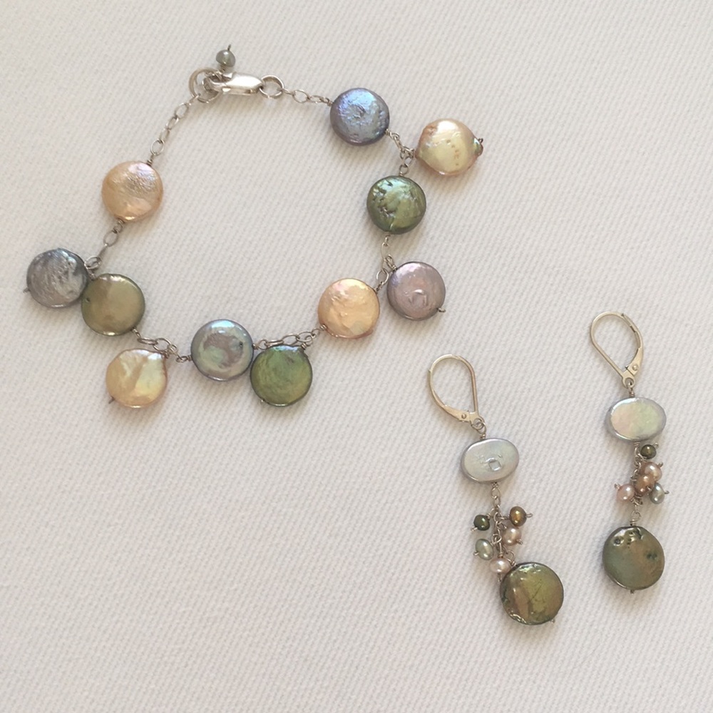 Cultured pearl earrings and bracelet