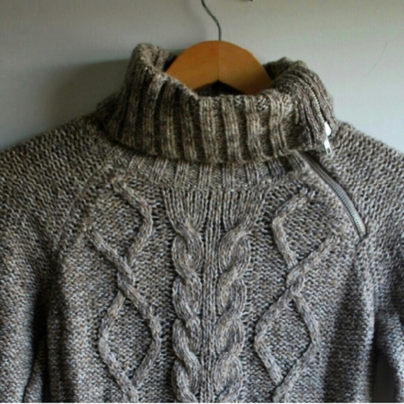 Old Navy wool sweater - Picture 3 of 4