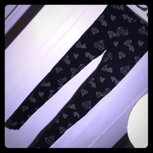 Black Leggings With White Diamond Graphics Pattern