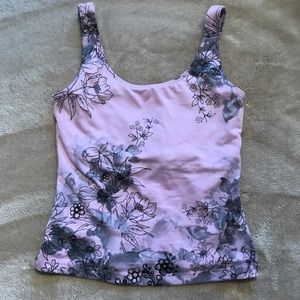 Lavender print top 🇺🇸