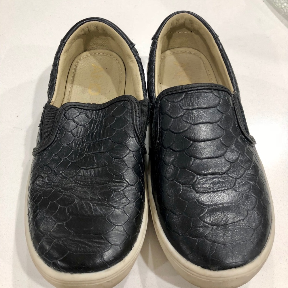 Slip on sneakers