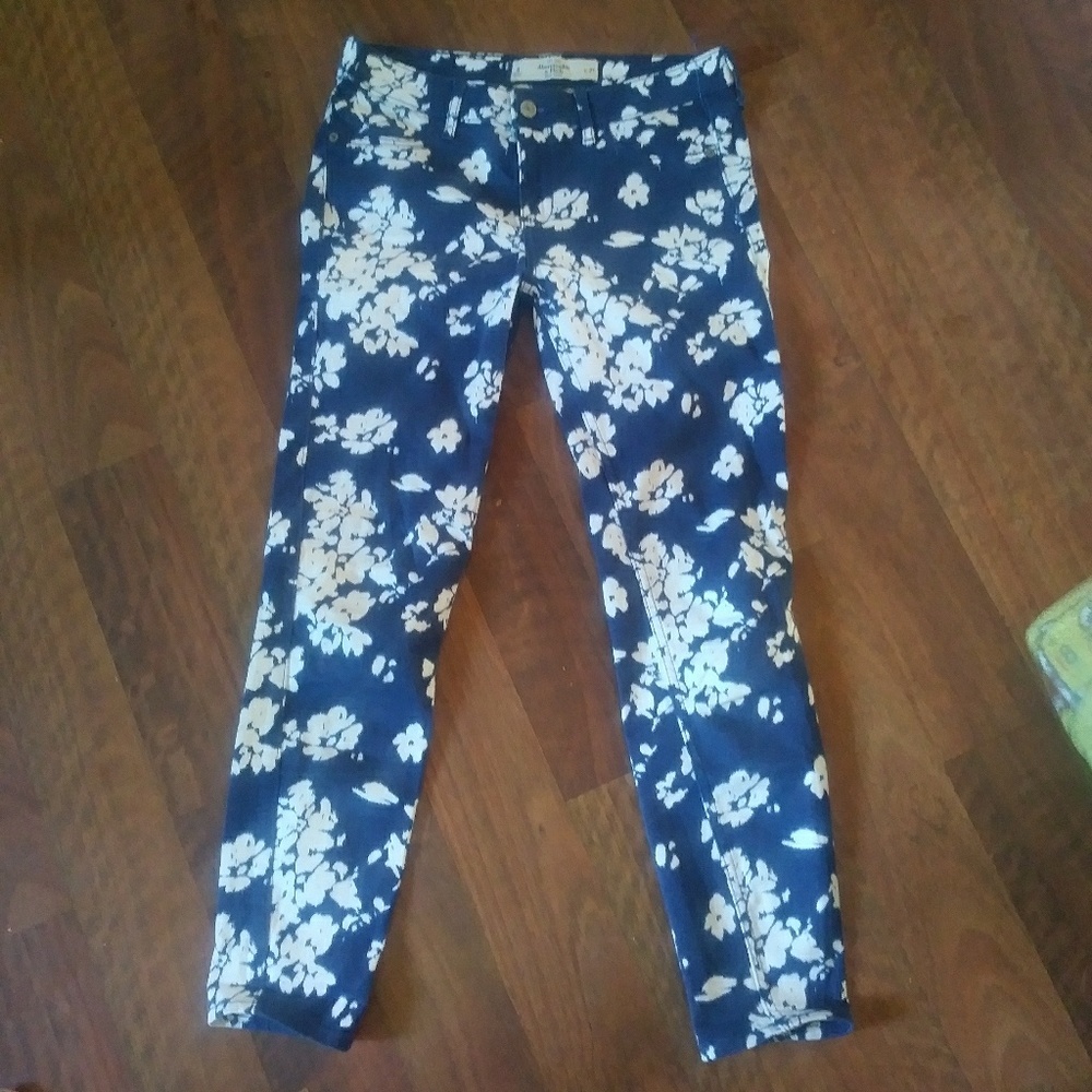 Ambercombie and Fitch size 4