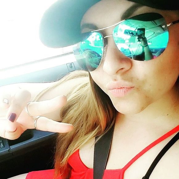 Meet your Posher, Raquelle - Picture 1 of 1