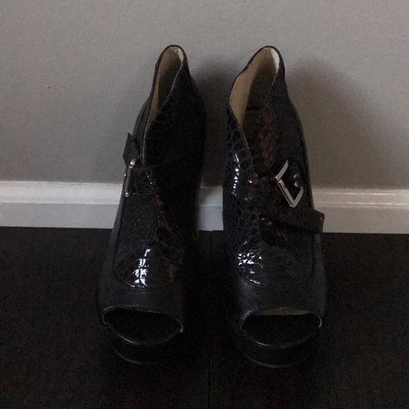 Black Michael Kors heels - Picture 2 of 5