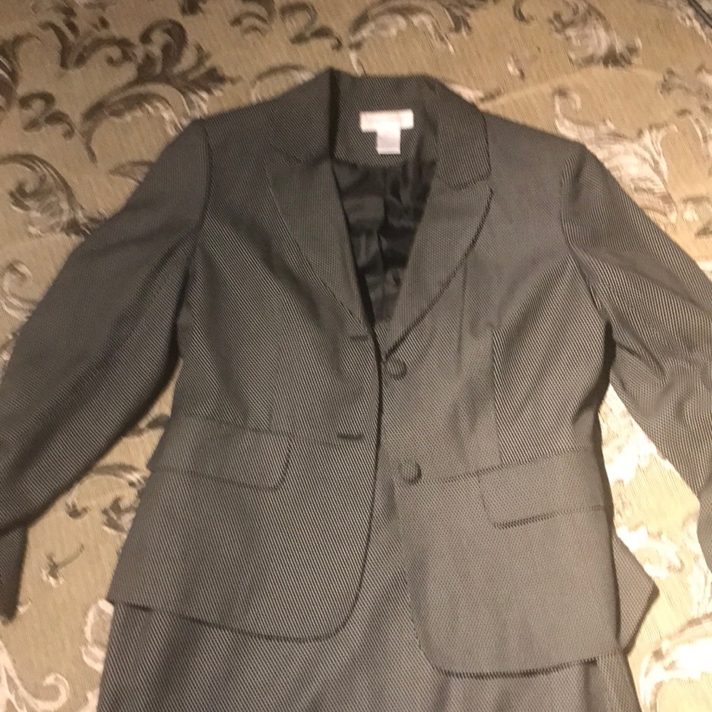 Black and white skirt suit. Worthingron 6p