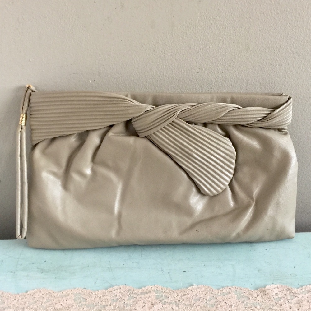 Super Cute Vintage 1960s Leather Wristlet Purse