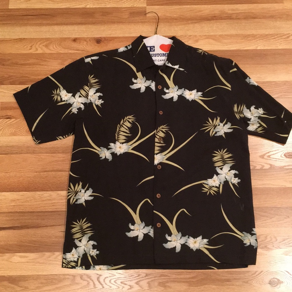 Tommy Bahama 100% silk short sleeve button down