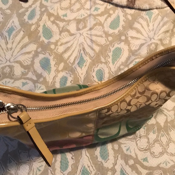 Colorful coach bag. - Picture 4 of 4