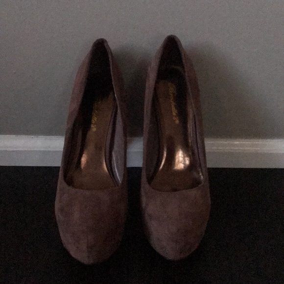 Brown suede heels - Picture 2 of 3